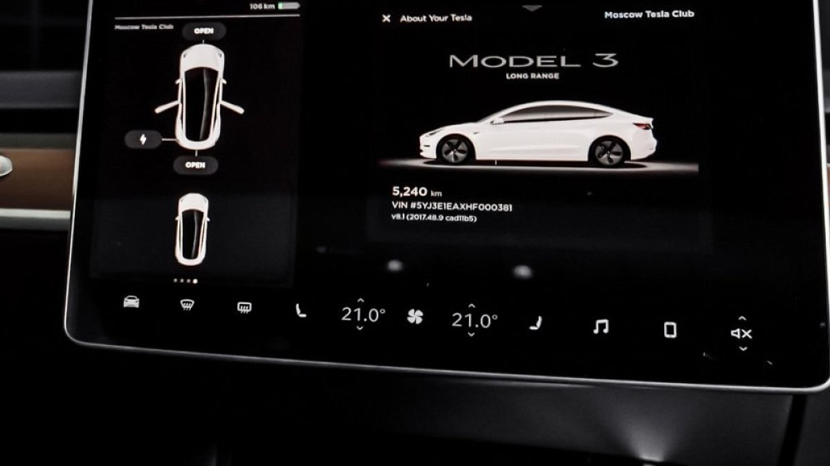 В Tesla появится поддержка Apple Music