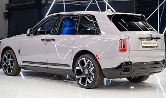 Rolls-Royce Cullinan Mansory серого цвета 2025 года на 23 колёсах фото 2