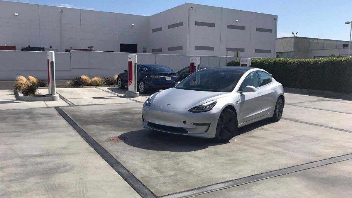 Фото одной из первых серийных Tesla Model 3 [фото] 