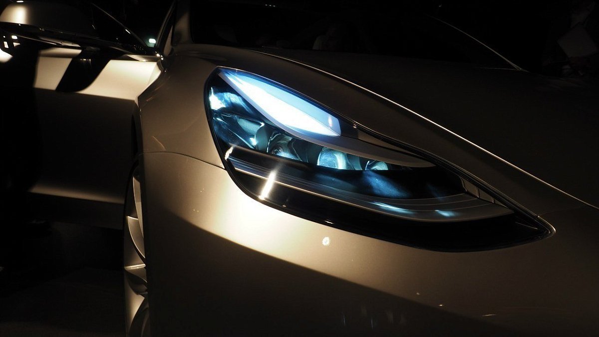 Tesla Model 3 — 373 000 предзаказов и выпуск акций Tesla Motors для начала продаж новой модели в 2017 году