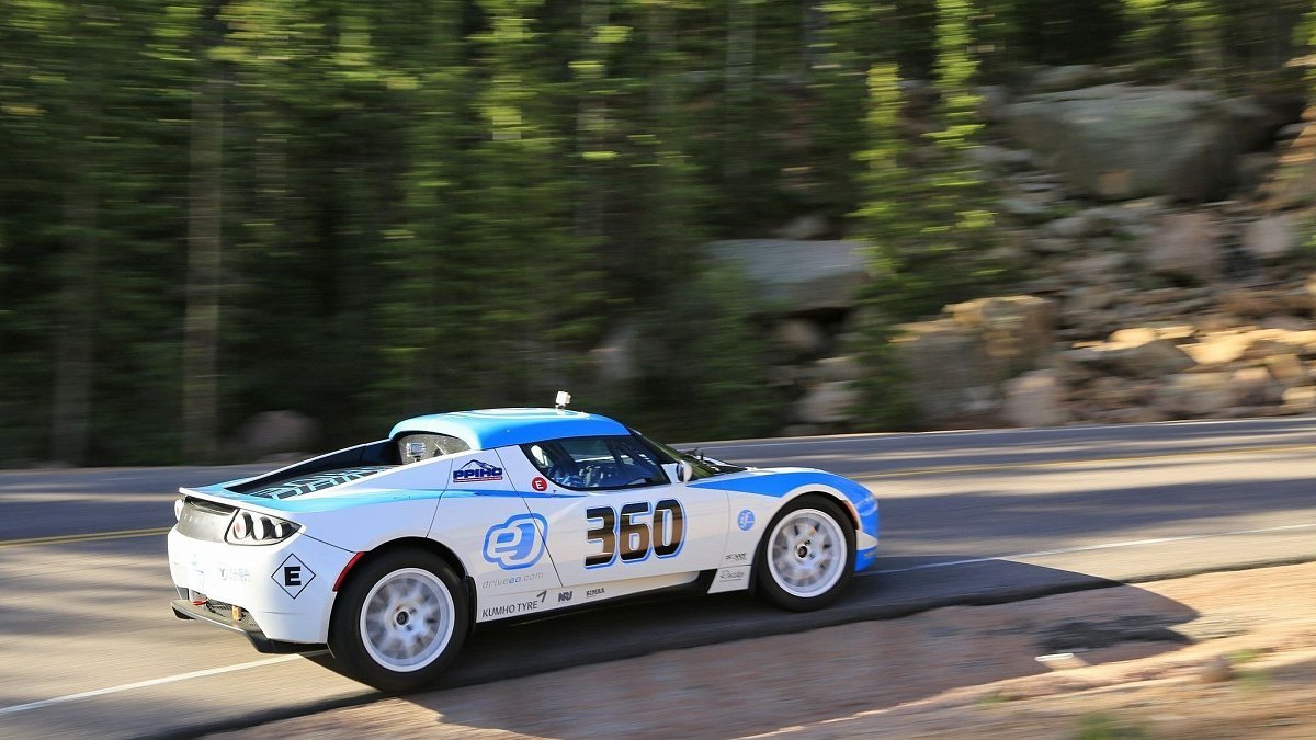 Tesla Model S примет участие в юбилейной гонке на Pikes Peak