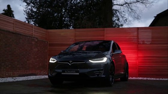 Видео: 2017 Tesla Model X - Christmas Dance