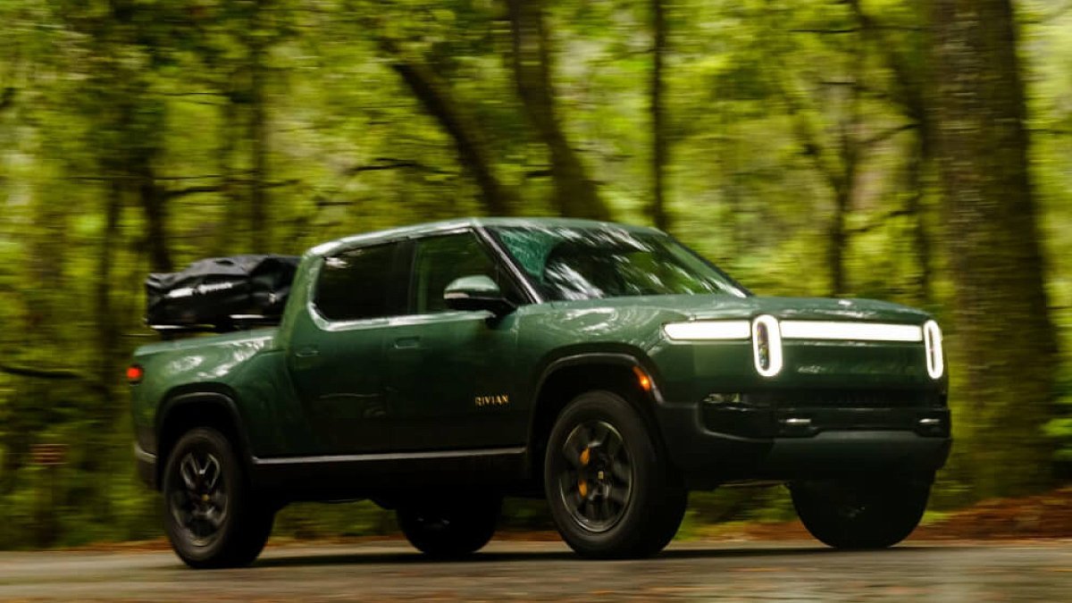 День с Rivian R1T: обзор электропикапа, интерьер и экстерьер, интерфейс и фишки