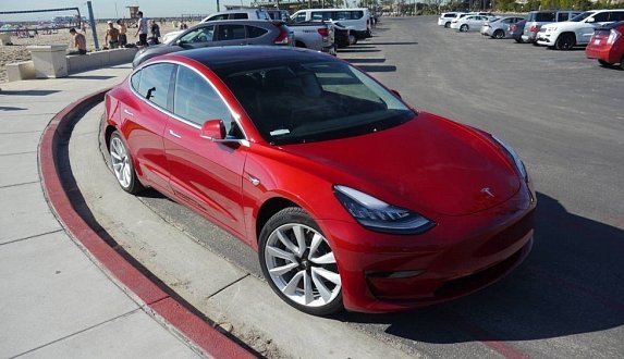 Пост в блоге «Видео - Model 3 Performance жжет резину на площадке | Блог Moscow Tesla Club»