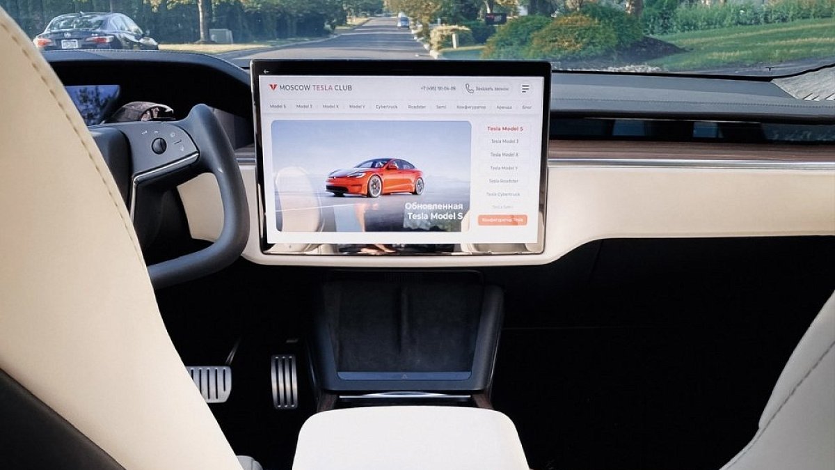 В Tesla появилась поддержка русского языка — обновление прошивки