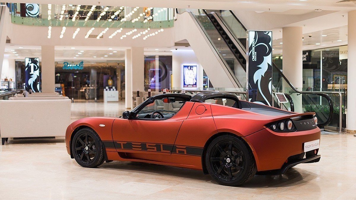 Массовое производство Tesla началось ровно 10 лет назад с дебютом Roadster