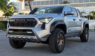 Toyota Tacoma 2.4 Hybrid i-Force AT Double Cab Limited серебристого цвета 2025 года фото 1