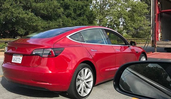 Пост в блоге «Прототип Tesla Model 3 в новом красном цвете замечен на дорогах в Калифорнии – обзоры электромобилей»