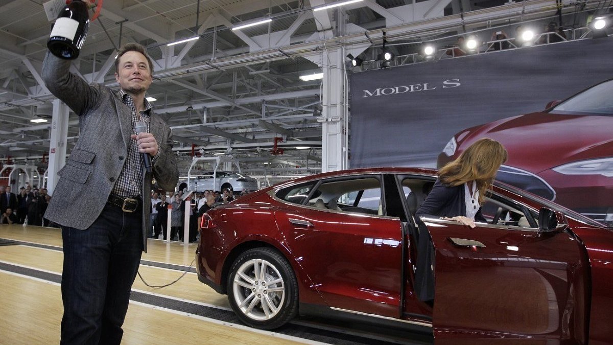 Компания Tesla Motors вошла в сотню самых дорогих брендов мира