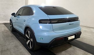 Porsche Macan 4 голубого цвета 2024 года на 20 колёсах фото 2