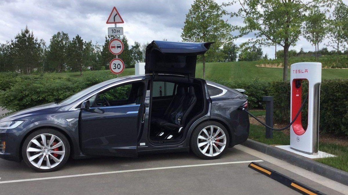 Ввозные пошлины на электромобили обнулены до сентября 2017