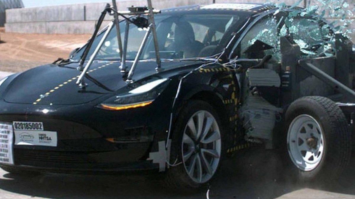 Tesla Model 3 получила высший рейтинг безопасности в каждом краш-тесте NHTSA [видео]