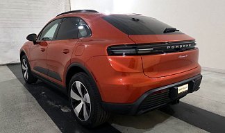 Porsche Macan 4 красного цвета 2024 года на 20 колёсах фото 2