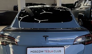 Tesla Model 3 Long Range голубого цвета 2020 года на 19 колёсах фото 3