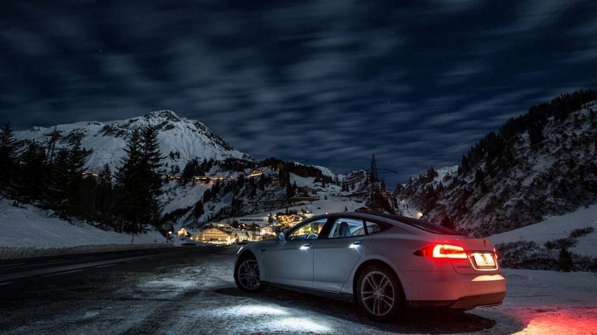 Большое обновление автопилота Tesla — еще умнее и безопаснее