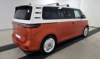 Volkswagen ID Buzz 1st Edition красного цвета 2025 года на 19 колёсах фото 4