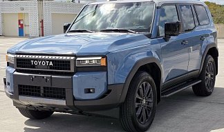 Toyota Land Cruiser Prado First Edition голубого цвета 2025 года на 18 колёсах фото 2