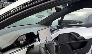 Tesla Model X Plaid белого цвета 2023 года на 20 колёсах фото 5