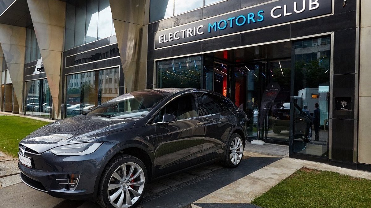 Начаты продажи самой доступной Tesla Model X — версии 60D