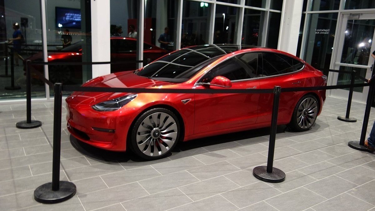 Tesla Model 3 выйдет на рынок в обещанный срок и по заявленной цене