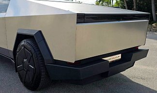 Tesla Cybertruck All-Wheel Drive серебристого цвета 2024 года на 20 колёсах фото 5
