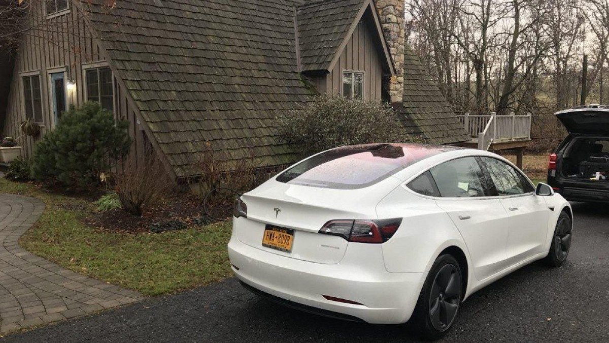 Тест-драйв Tesla Model 3 - зарядка на Supercharger и автопилот по пути из Нью-Йорка в Майами