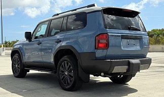 Toyota Land Cruiser Prado First Edition голубого цвета 2025 года на 18 колёсах фото 3