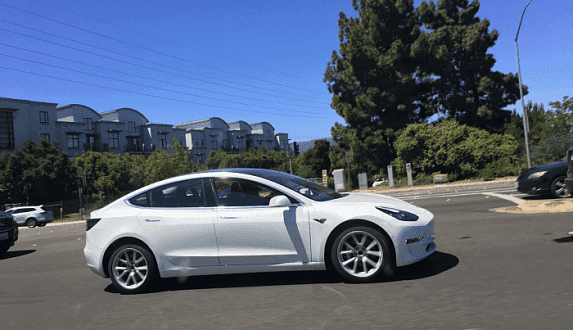 Пост в блоге «Фото белого прототипа Tesla Model 3, замеченного впервые [фото] – обзоры электромобилей»