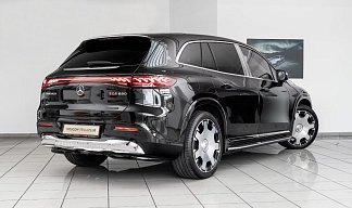 Mercedes-Benz Maybach EQS 680 4MATIC черного цвета 2024 года на 22 колёсах фото 2