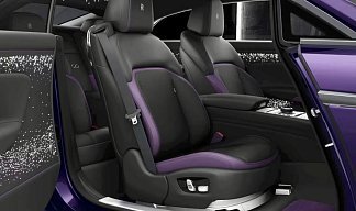 Rolls-Royce Spectre Black Badge фиолетового цвета 2026 года на 23 колёсах фото 5