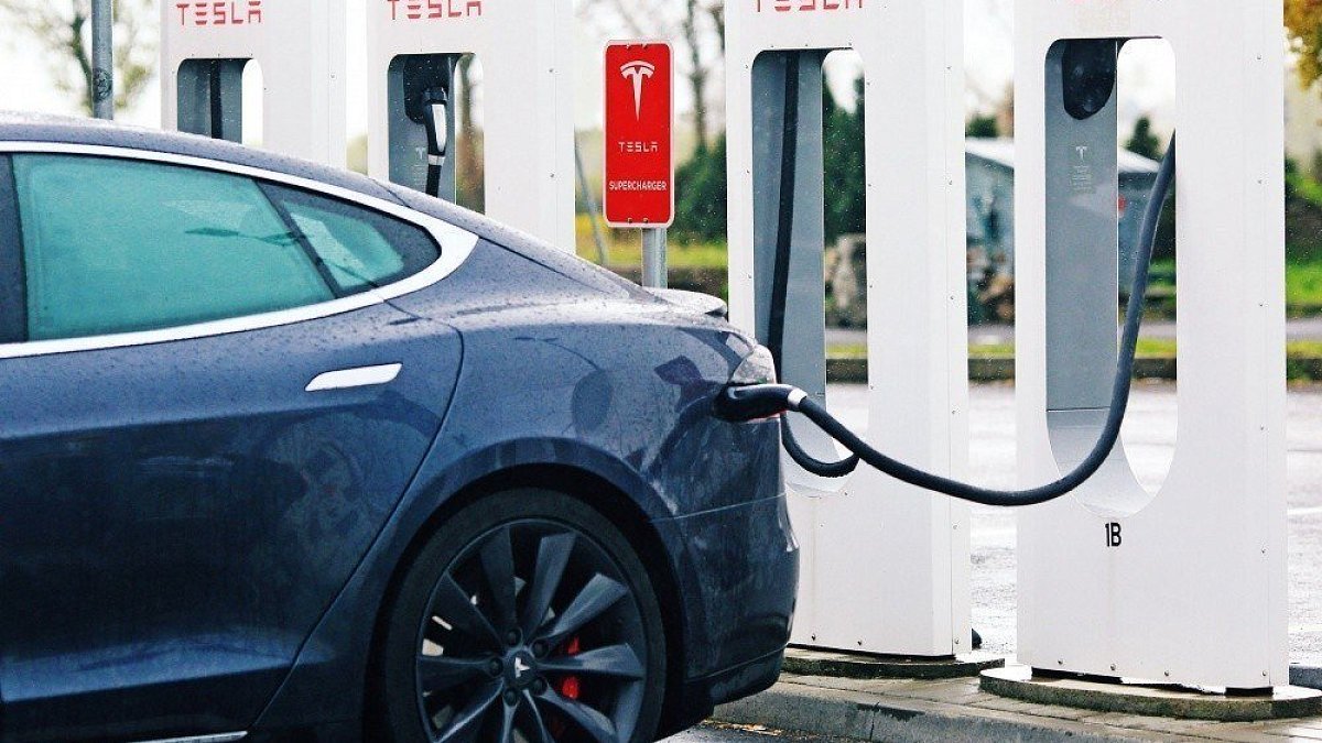 Tesla сняли ограничение по емкости батарей для 60 кВт*ч модификаций на время эвакуации населения во Флориде