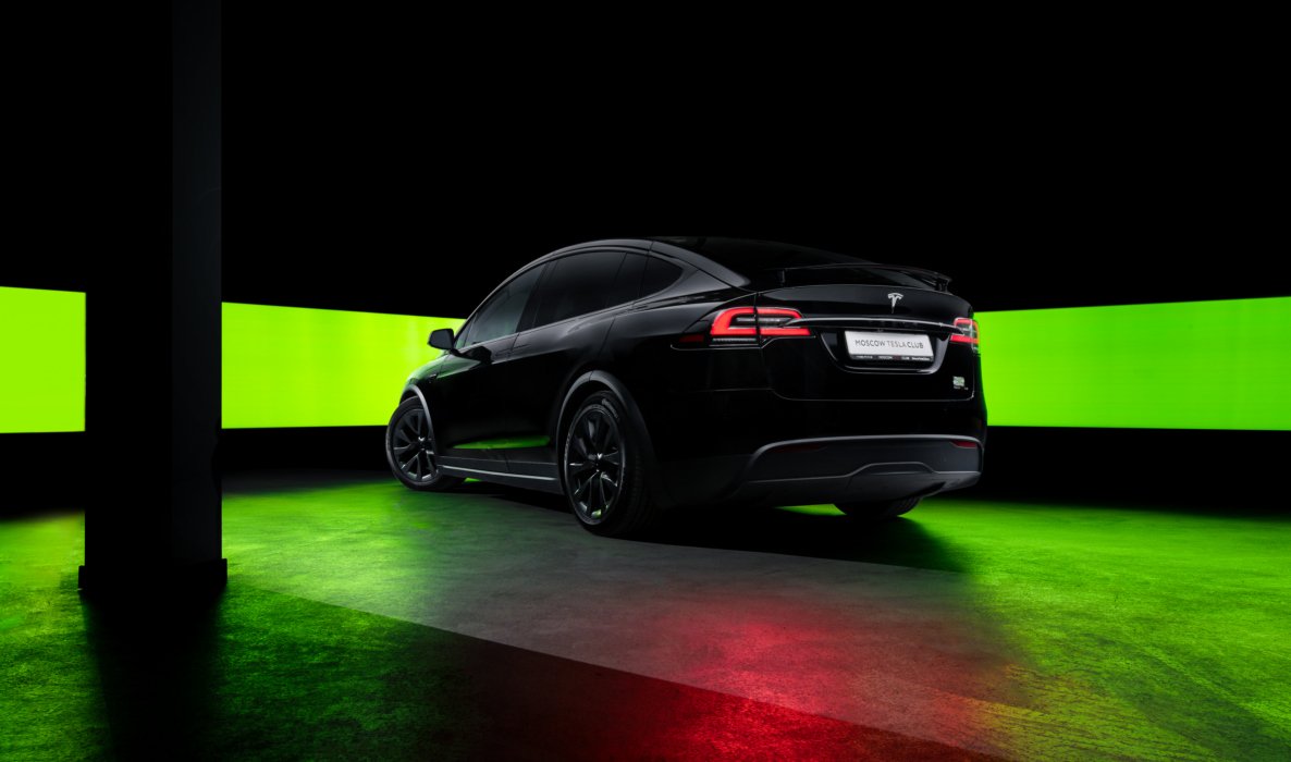 Фото Tesla Model X (3 слайд)